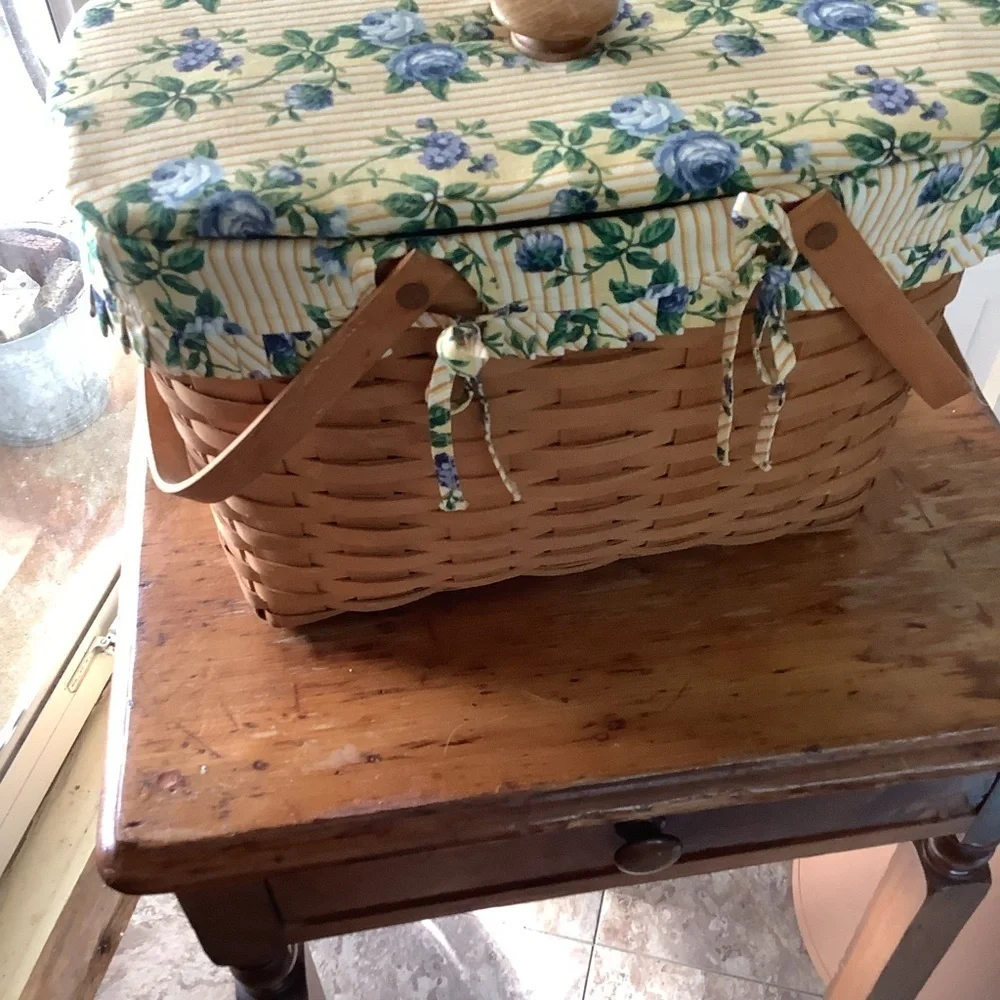 Longaberger Basket With Lid Rose Trellis Pattern Cover and Insert